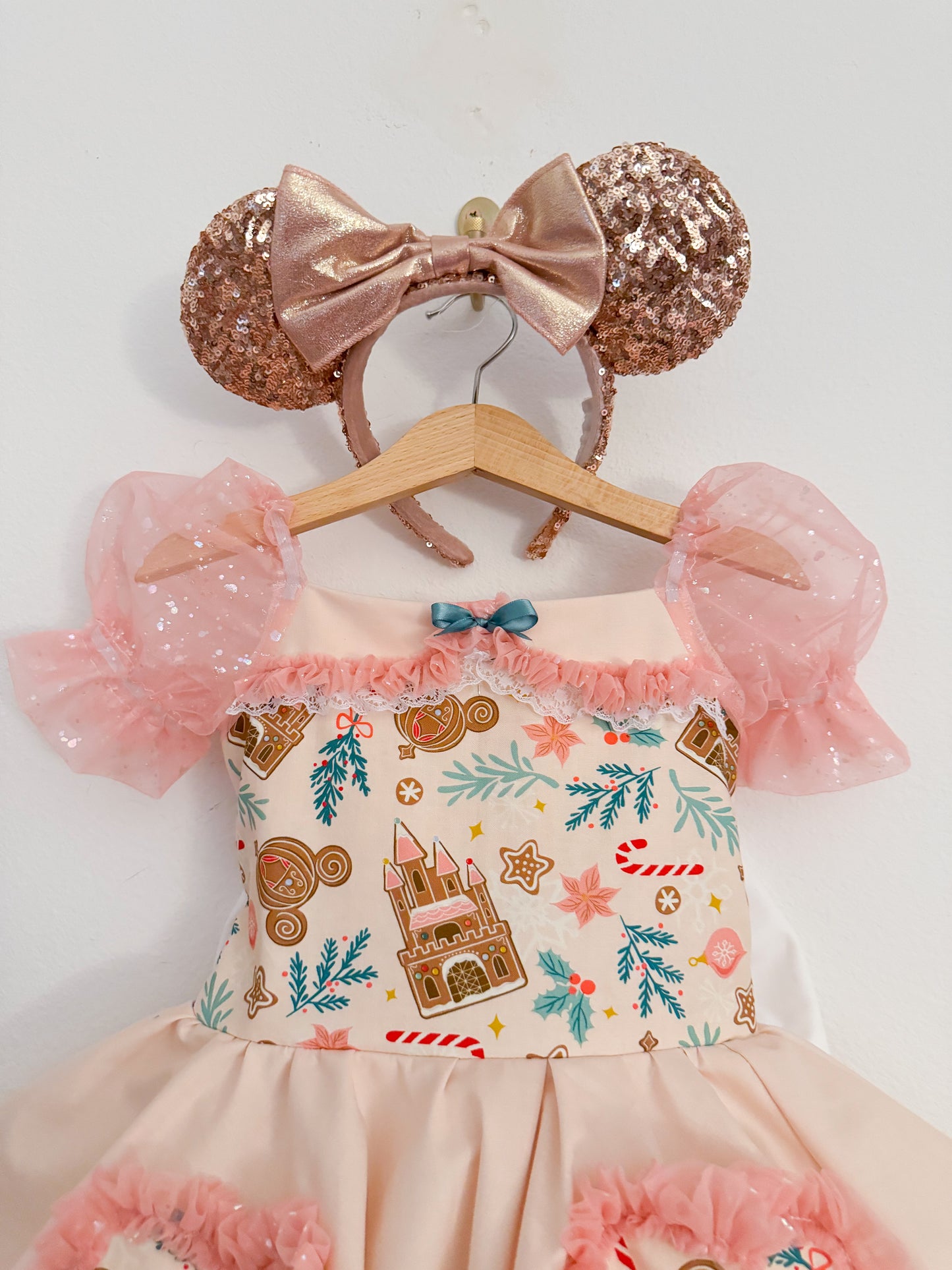 PREORDER Gingerbread castle with petticoat layer
