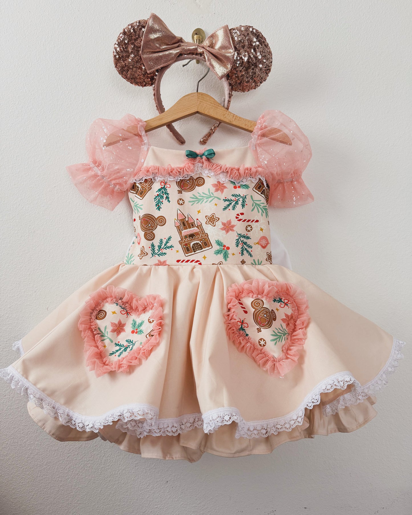 PREORDER Gingerbread castle with petticoat layer